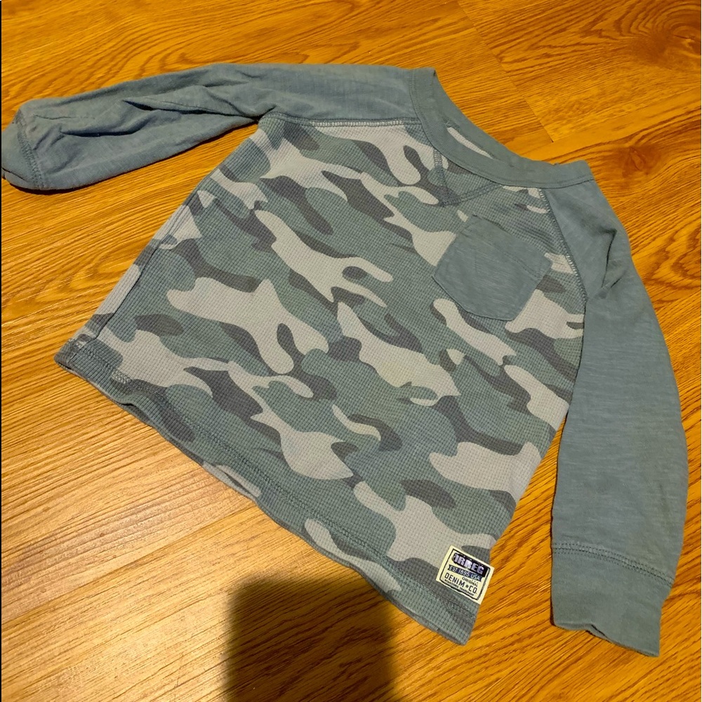 Carter’s 2T boys camo Henley